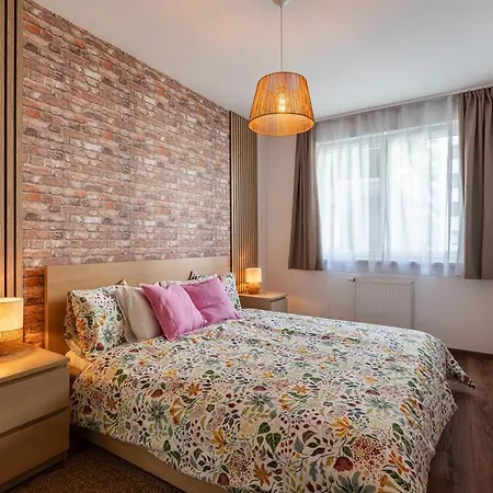 Garage-200m To Subway-prestige 08-1 * Budapest