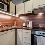 Garage-200m To Subway-prestige 08-1 * Boedapest