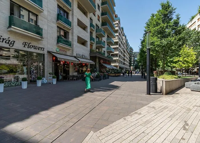 Апартаменты Garage-200m To Subway-prestige 08-1 *