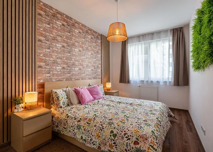 Garage-200m To Subway-prestige 08-1 * Будапешт