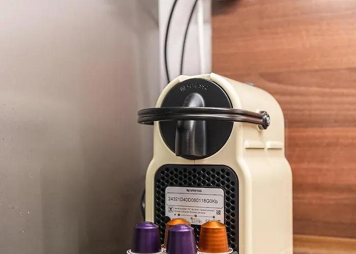 Garage-200m To Subway-prestige 08-1 Будапешт