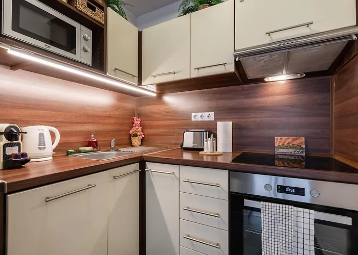 Garage-200m To Subway-prestige 08-1 * Budapest