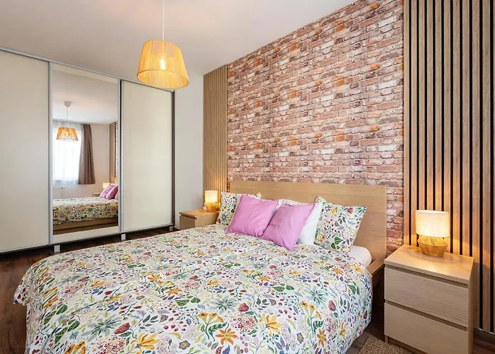 Apartment Garage-200m To Subway-prestige 08-1 Budapest